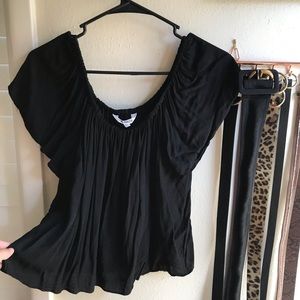 BB Dakota off-shoulder black top
